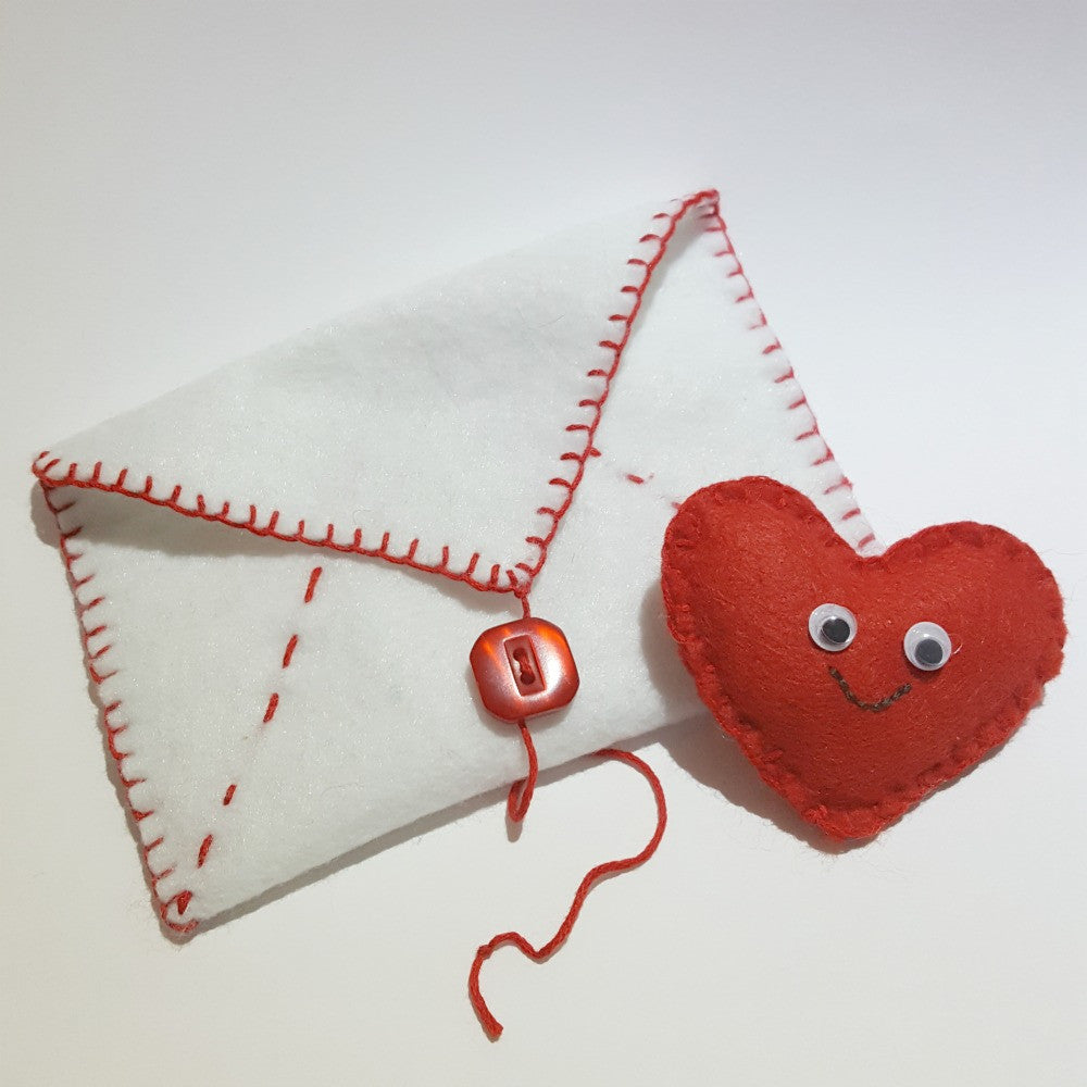 Little Love note felty FREE sewing pattern download Valentines